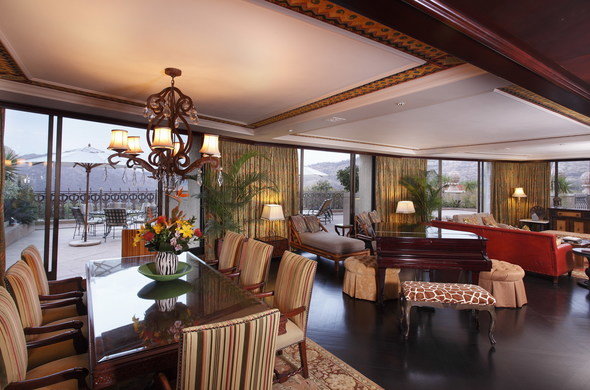 sun-city-the-palace-african-suite-dining-room-lounge